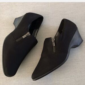 Coach and Four Black Slip-On Elastic Side Shoes with Zipper Detail